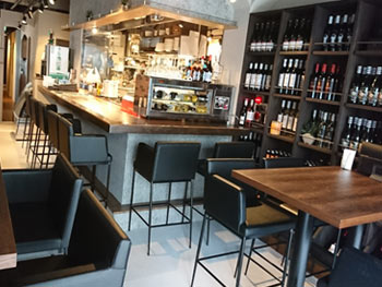 スペインバル店内1