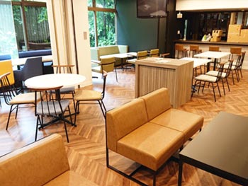 勝どきカフェレス店内1