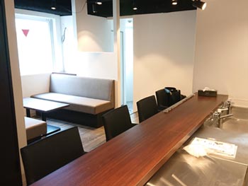 新橋バー店内2