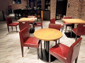 溝ノ口ダーツバー店内1